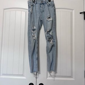 Light washed ripped jeans